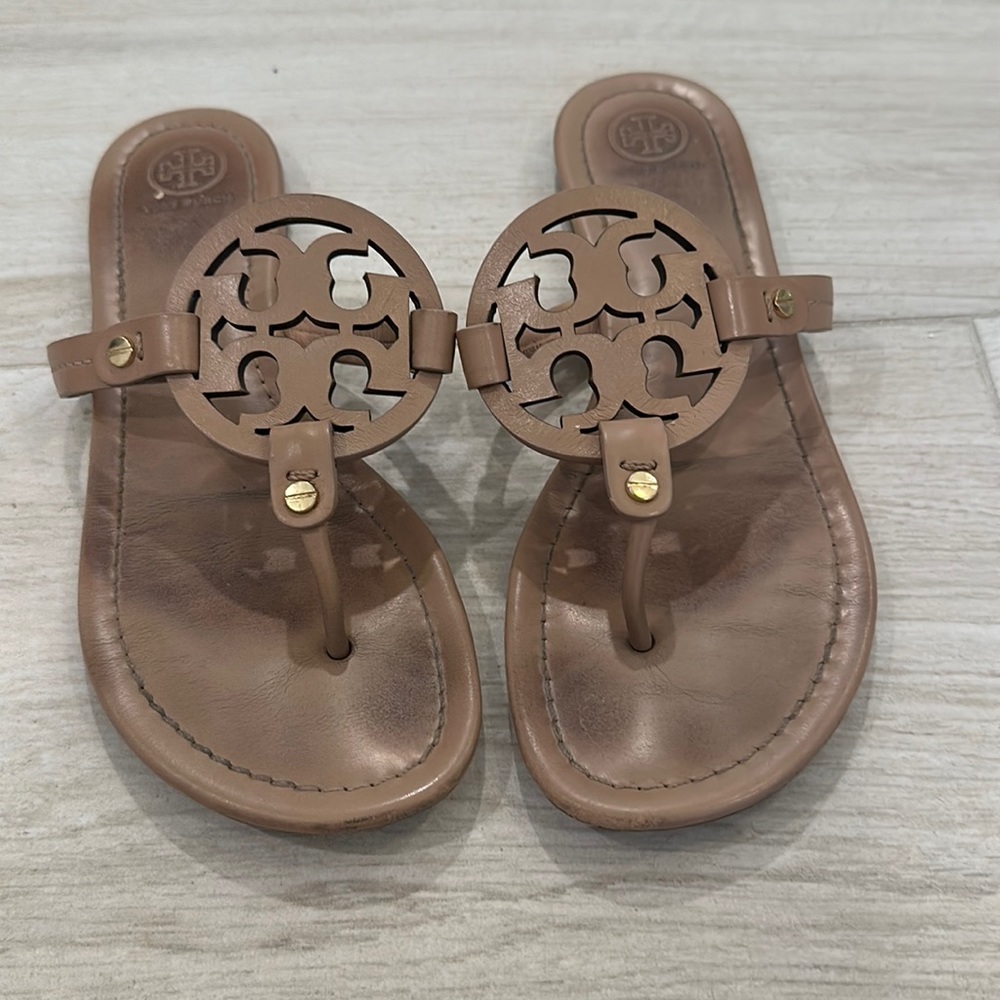 Tory Burch sandal. Size 9